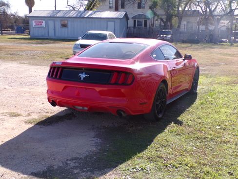 Used 2015 Ford Mustang image 4