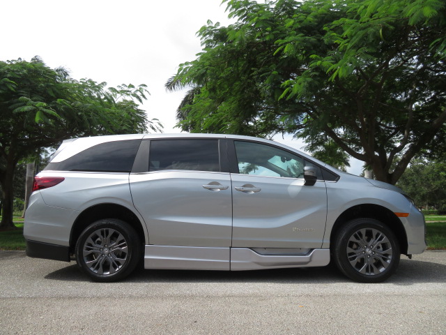 Used 2026 Honda Odyssey Touring image 7