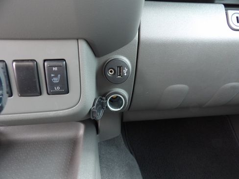 Used 2019 Nissan Frontier 2WD Crew Cab SV image 14
