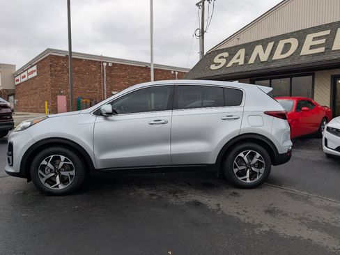 Used 2020 Kia Sportage LX image 2