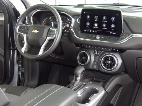 Used 2024 Chevrolet Blazer FWD LT w/ 2LT image 25