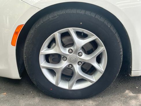 Used 2019 Chrysler Pacifica Touring-L Plus FWD image 36