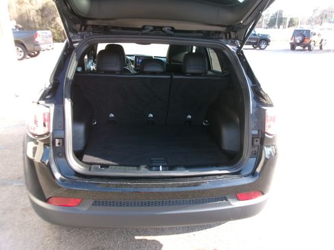 Used 2024 Jeep Compass Latitude image 8