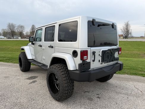 Used 2012 Jeep Wrangler Unlimited Sahara AWD/4WD image 4