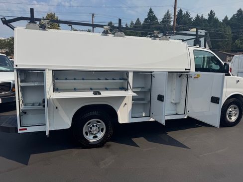 Used 2020 Chevrolet Express 3500 image 7