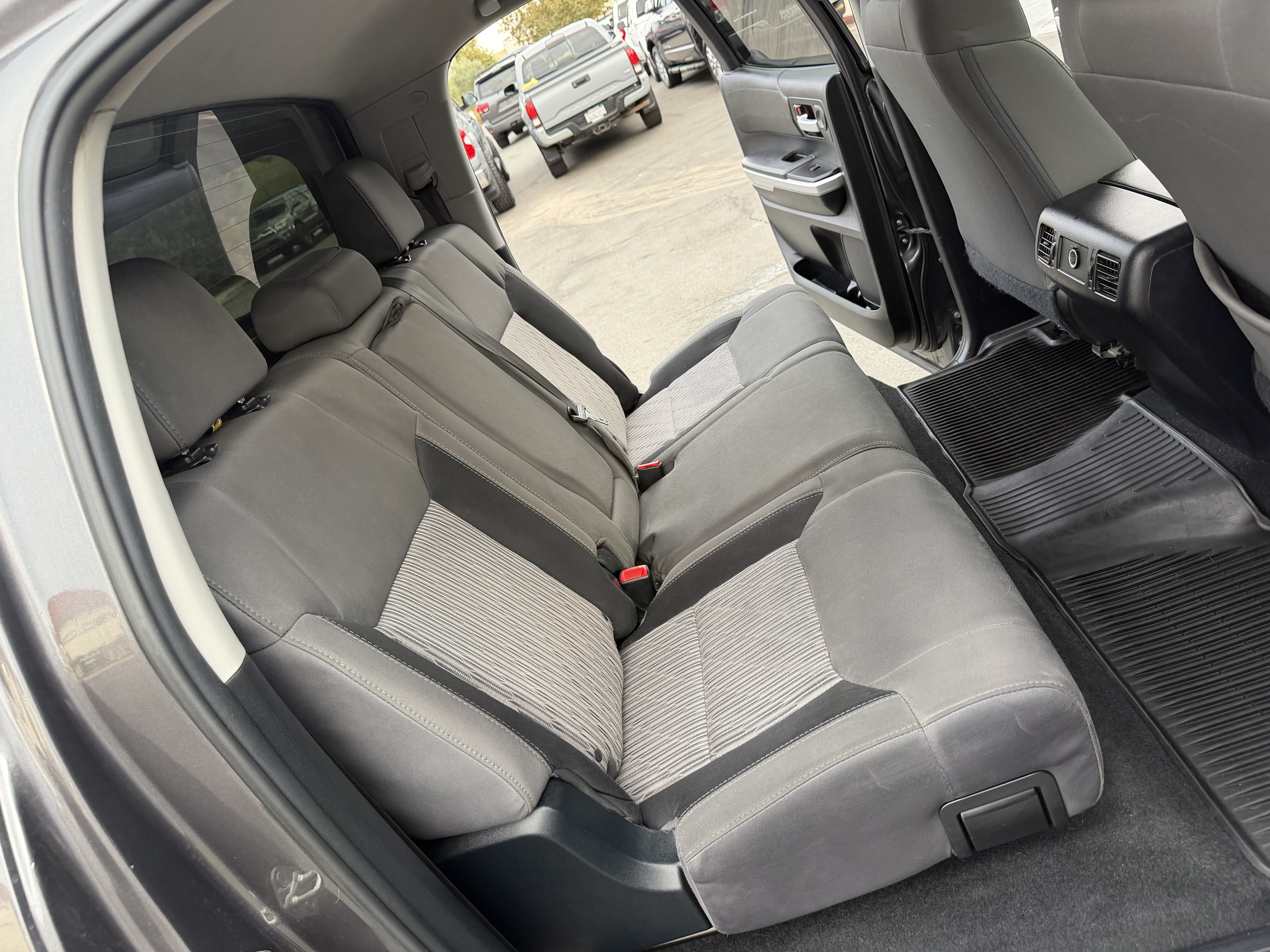 Used 2017 Toyota Tundra 4x4 CrewMax SR5 image 24