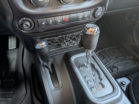 Used 2015 Jeep Wrangler Unlimited Sahara image 11