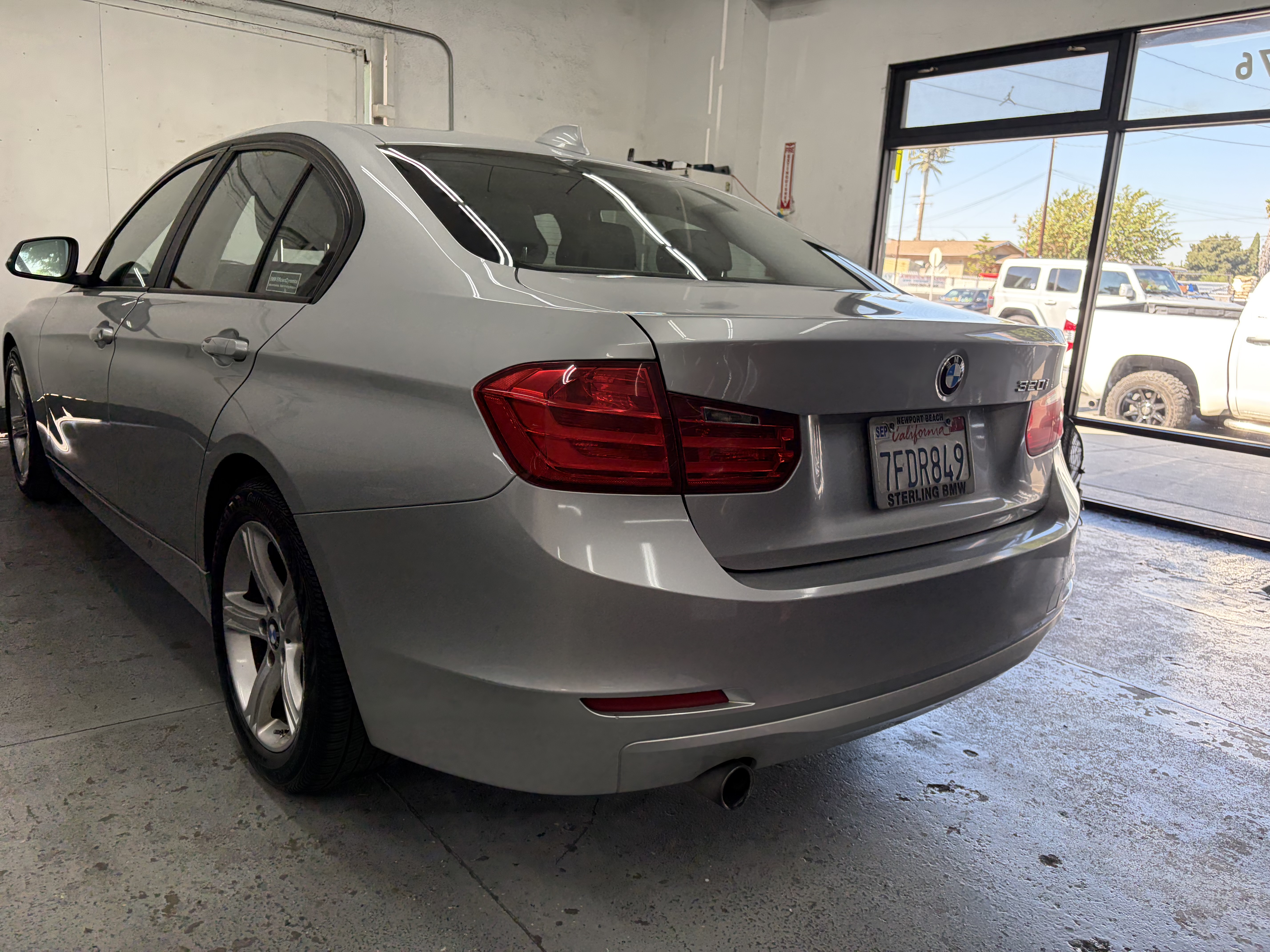 Used 2014 BMW 320i Sedan RWD image 5