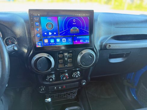 Used 2016 Jeep Wrangler Unlimited Sport image 13