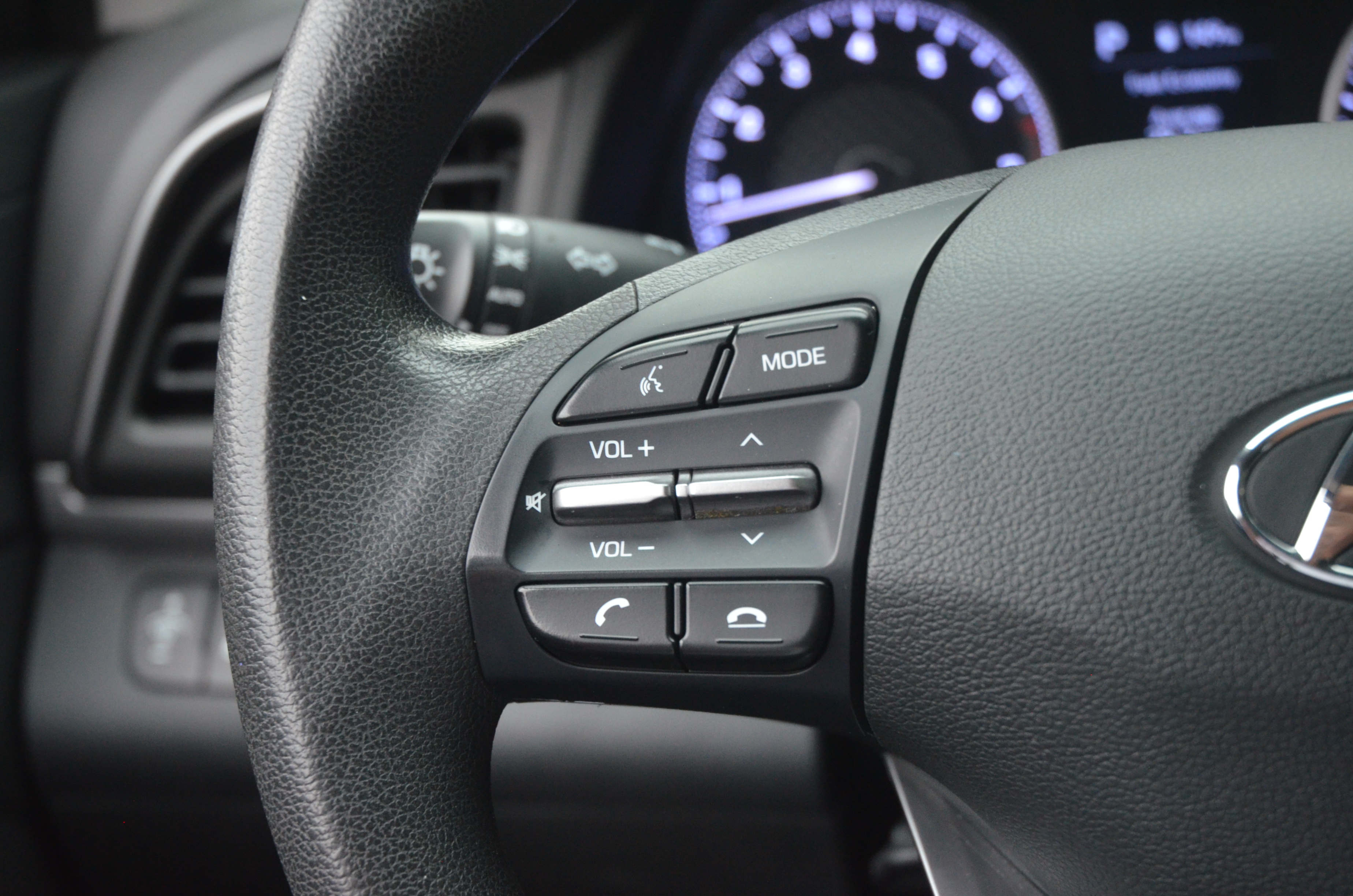 Used 2020 Hyundai Elantra SEL FWD image 11