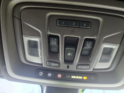 Used 2021 Chevrolet Silverado 1500 LTZ AWD/4WD image 21