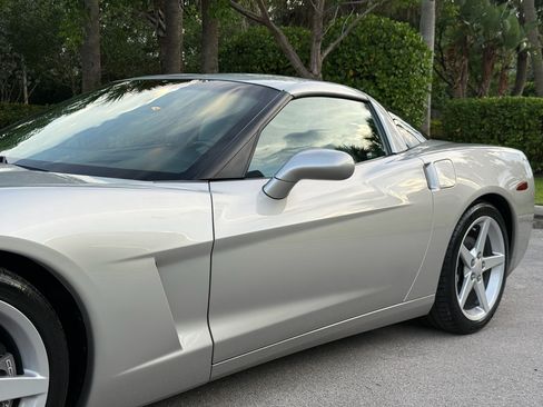 Used 2005 Chevrolet Corvette Coupe RWD image 25