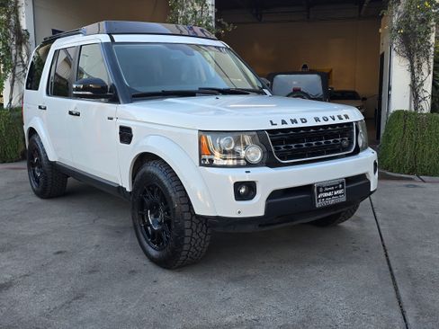 Used 2015 Land Rover LR4 HSE LUX image 2