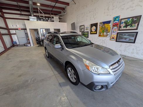 Used 2014 Subaru Outback 2.5i Premium image 2