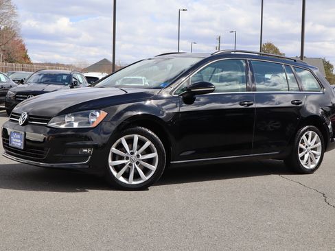 Used 2016 Volkswagen Golf SE image 2