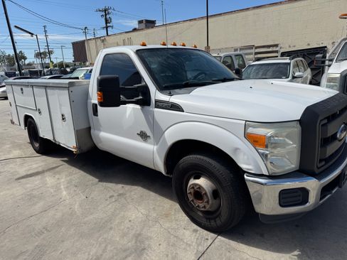 Used 2015 Ford F350 2WD Regular Cab DRW Super Duty image 3