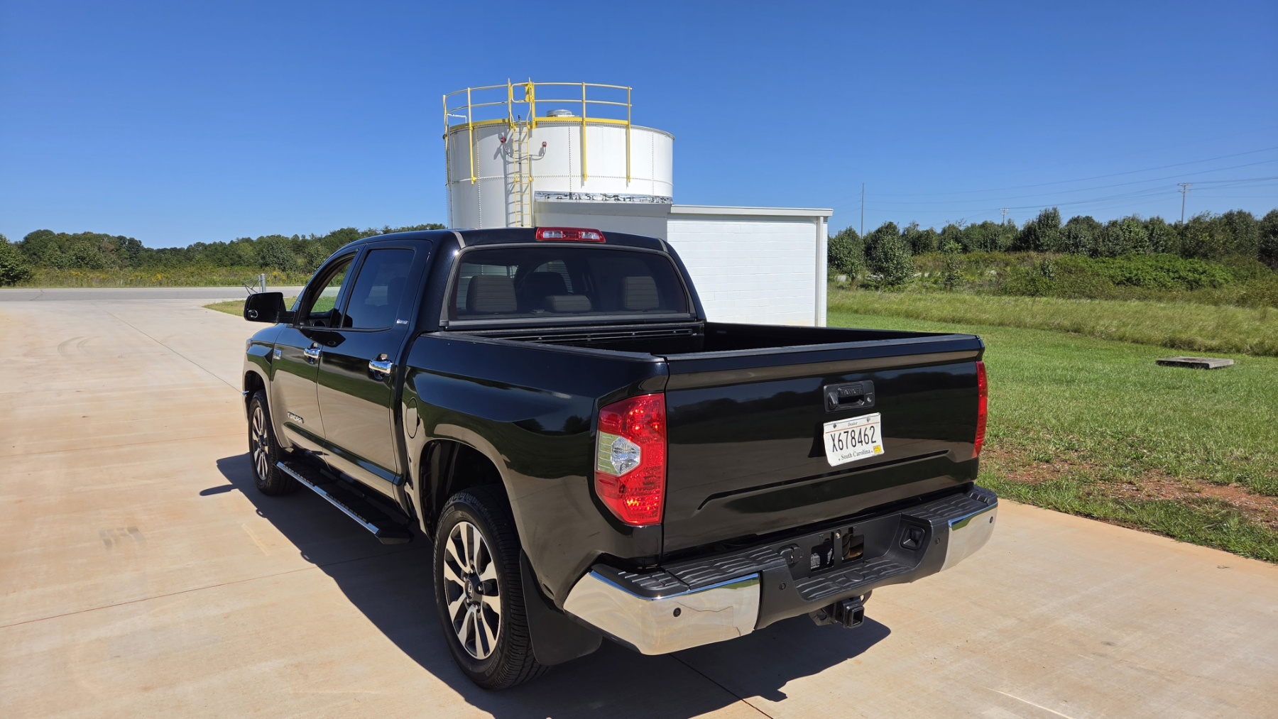 Used 2018 Toyota Tundra 4x4 CrewMax Limited image 3