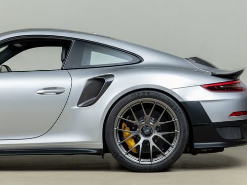 Used 2018 Porsche 911 GT2 RS image 81