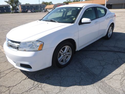 Used 2011 Dodge Avenger Mainstreet FWD image 2