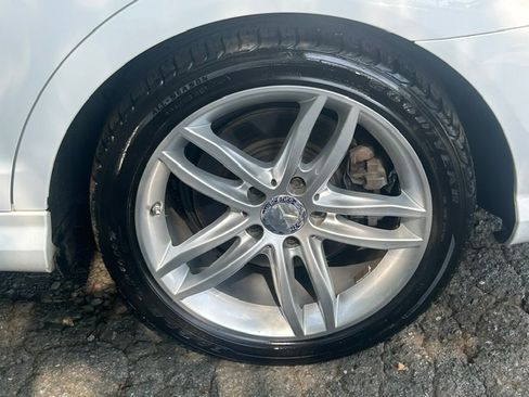 Used 2013 Mercedes-Benz C 300 4MATIC Sedan image 28