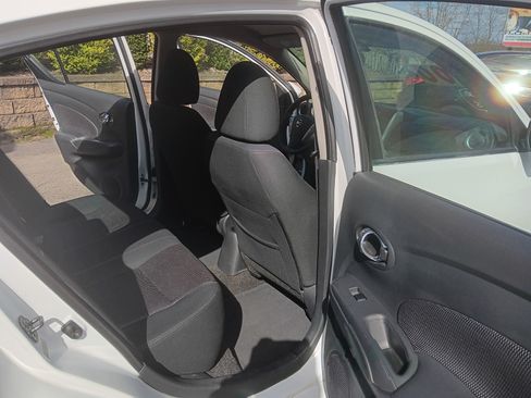 Used 2016 Nissan Versa SV image 9