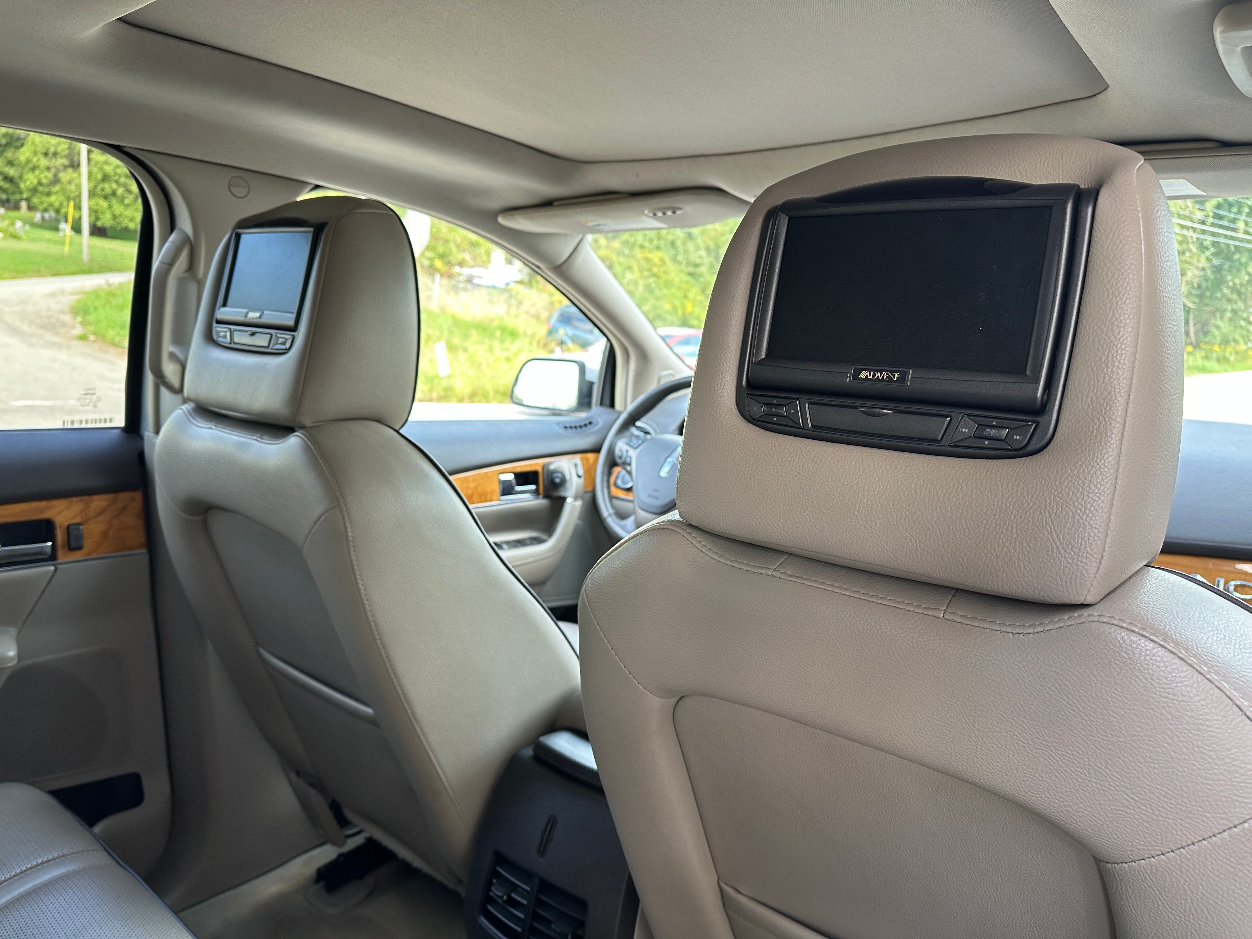 Used 2011 Lincoln MKX AWD image 17