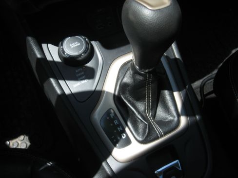 Used 2014 Jeep Cherokee 4WD Limited image 12