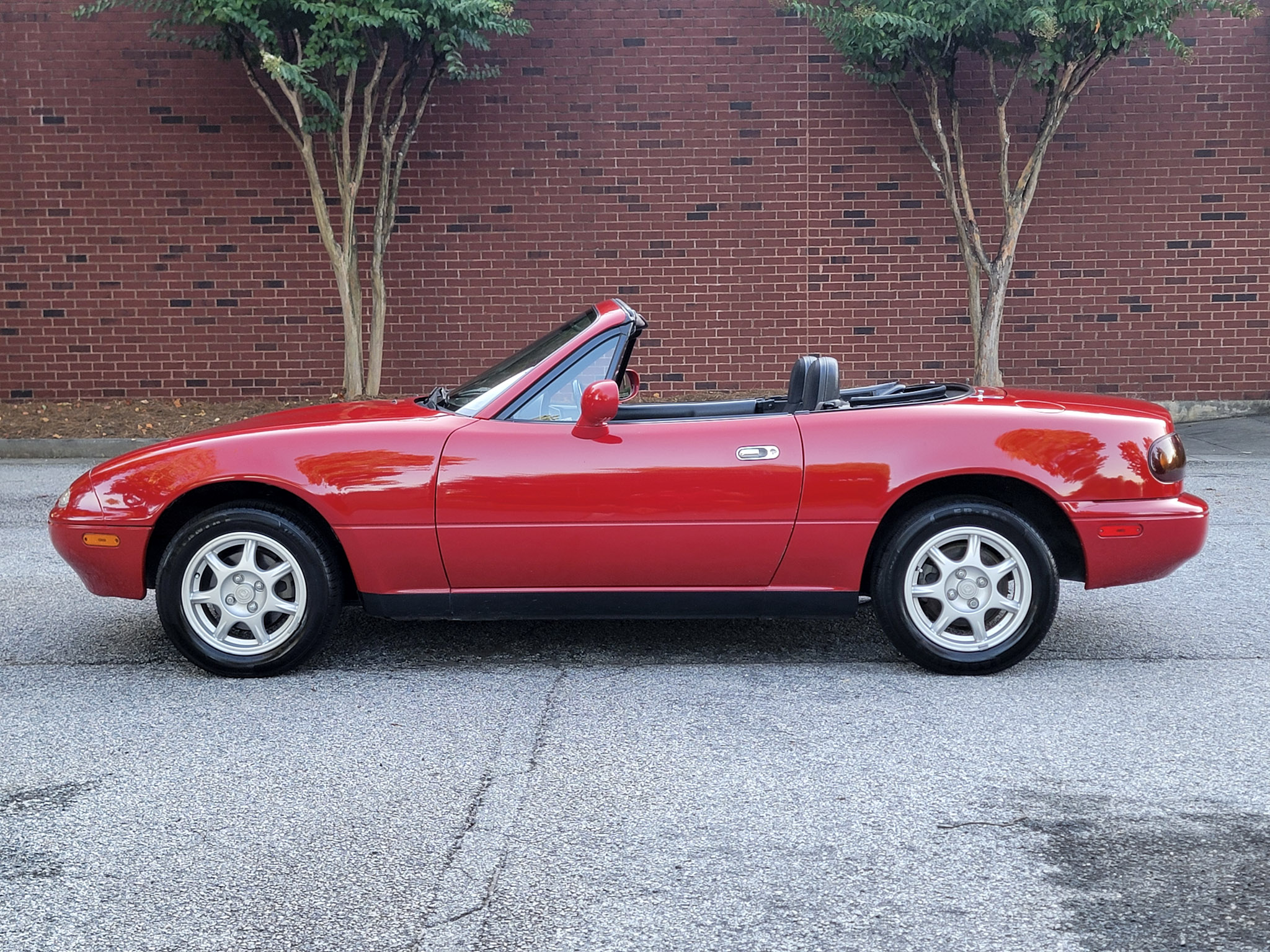 Used 1997 MAZDA MX-5 Miata UNAVAIL RWD image 1