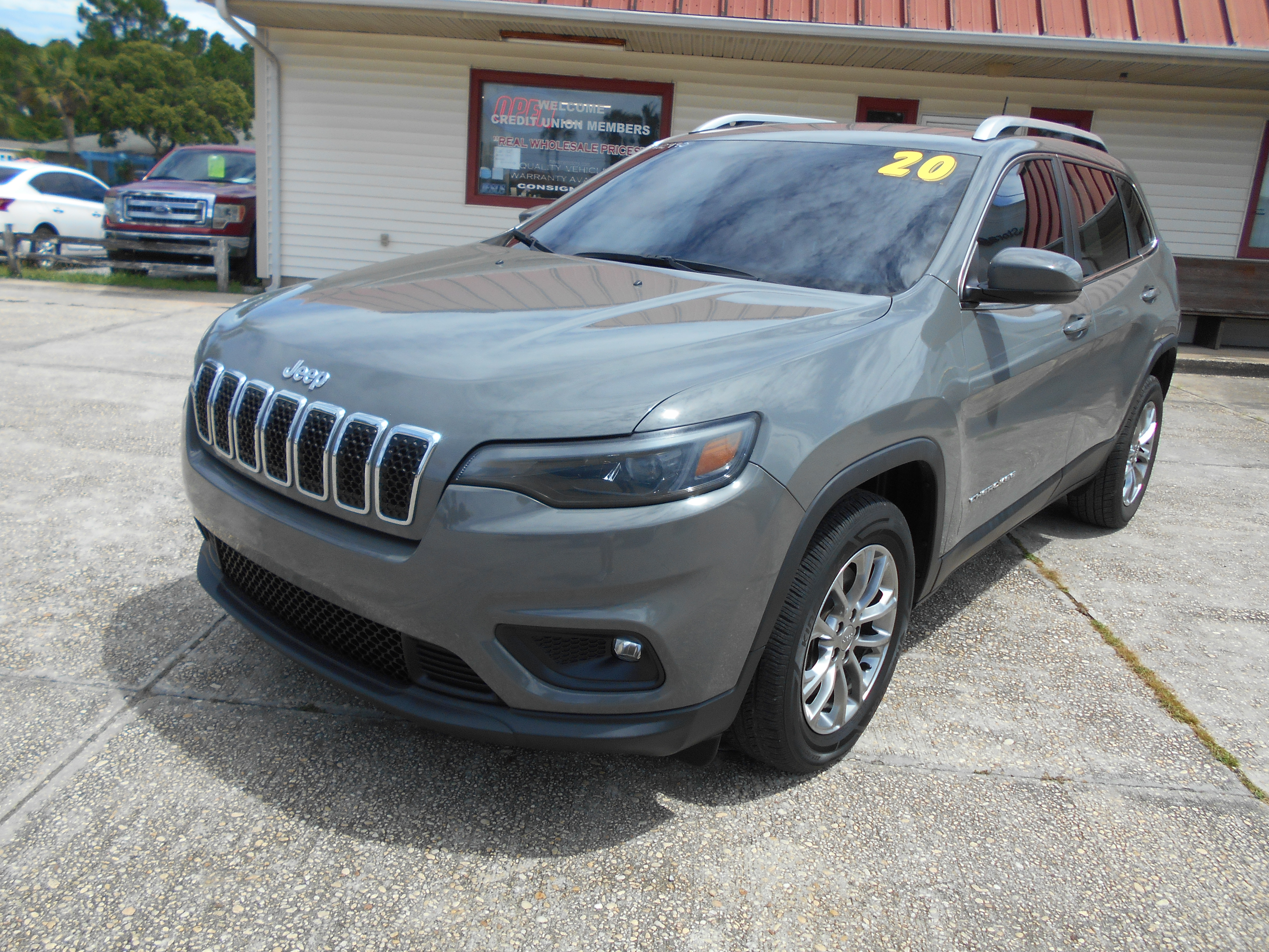 Used 2020 Jeep Cherokee FWD Latitude Plus image 3