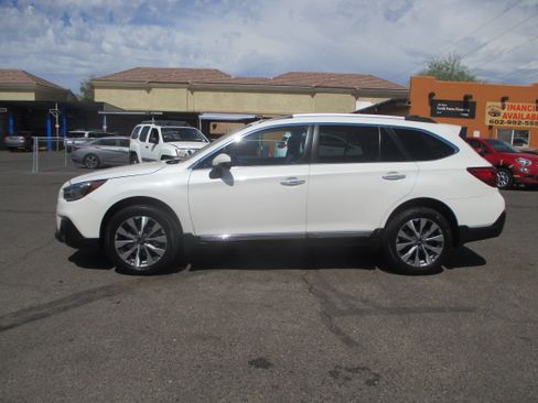 Used 2018 Subaru Outback 2.5i Touring AWD/4WD image 1
