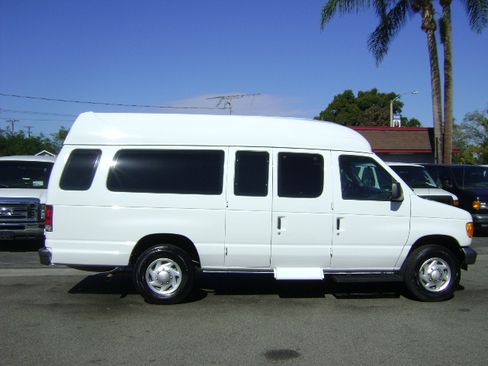 Used 2007 Ford E-250 and Econoline 250 Extended RWD image 2