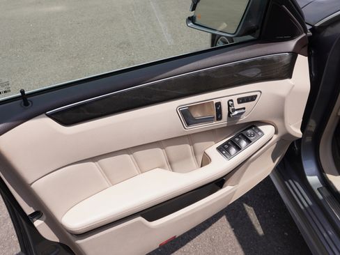 Used 2014 Mercedes-Benz E 350 4MATIC Wagon image 26
