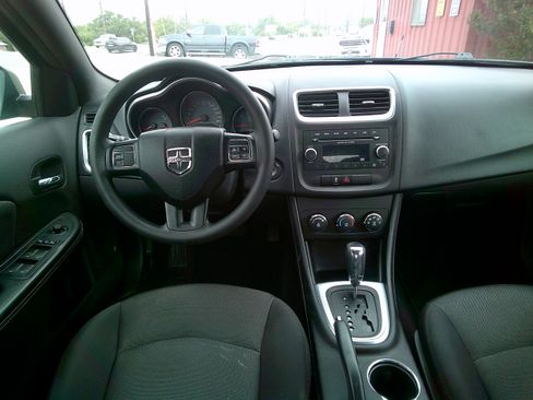 Used 2014 Dodge Avenger SE FWD image 14
