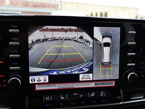 Used 2024 Toyota Sienna Platinum image 30