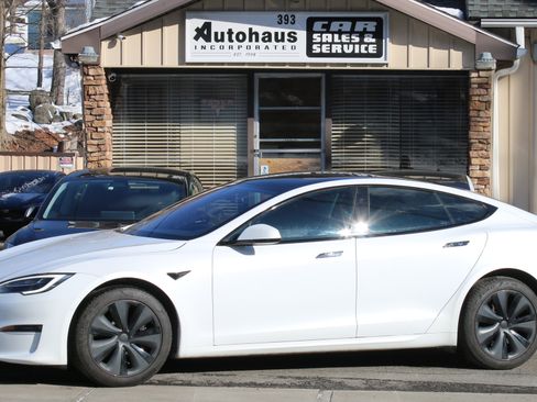 Used 2022 Tesla Model S image 2