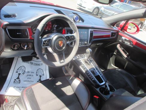 Used 2017 Porsche Macan GTS Sport Utility 4D AWD/4WD image 10
