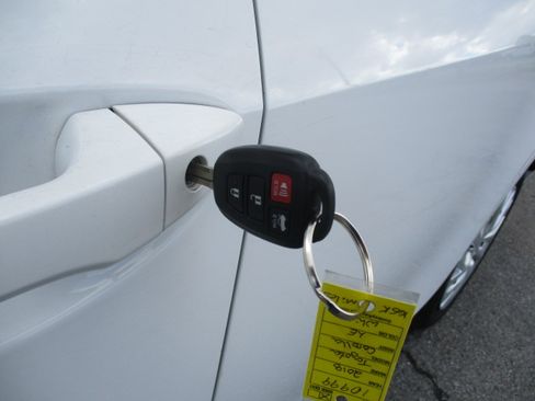 Used 2018 Toyota Corolla LE FWD image 23