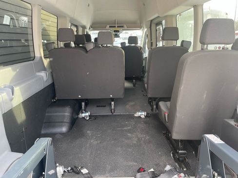 Used 2018 Ford Transit 350 XL image 9