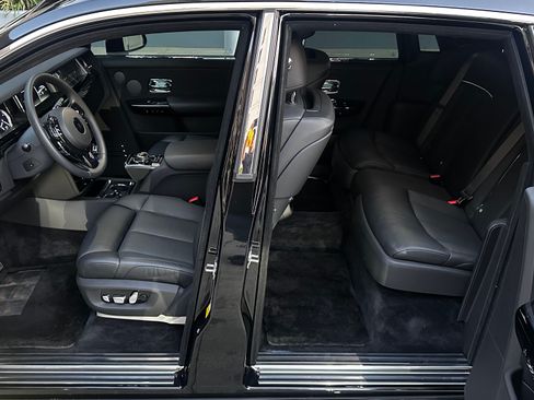 Used 2021 Rolls-Royce Phantom image 32