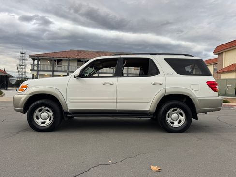 Used 2004 Toyota Sequoia SR5 image 2