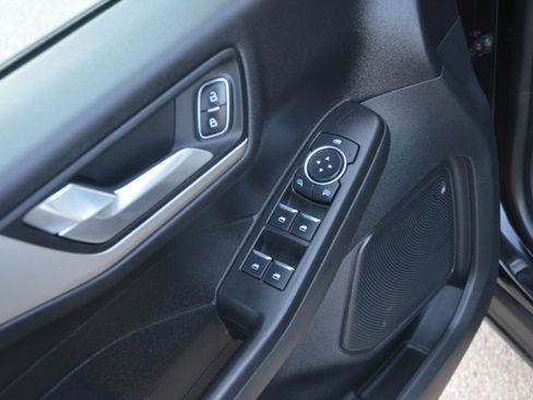 Used 2021 Ford Escape SE image 18