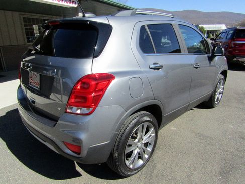 Used 2020 Chevrolet Trax AWD LT w/ 1LT image 8