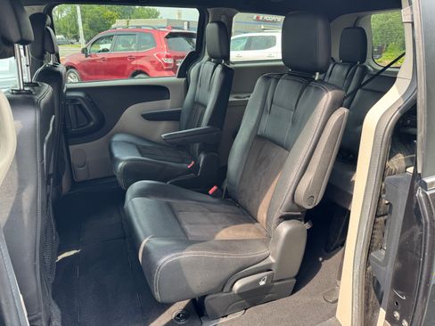 Used 2020 Dodge Grand Caravan SXT FWD image 10