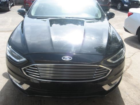 Used 2017 Ford Fusion SE FWD image 2