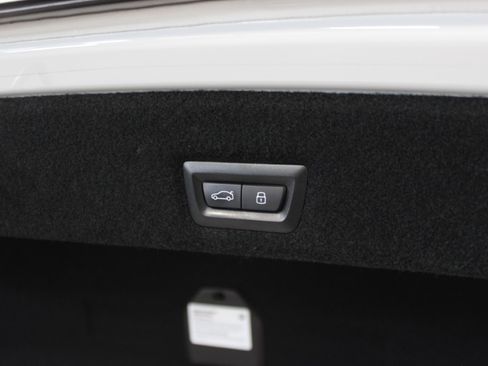 Used 2023 BMW i7 xDrive60 AWD/4WD image 53