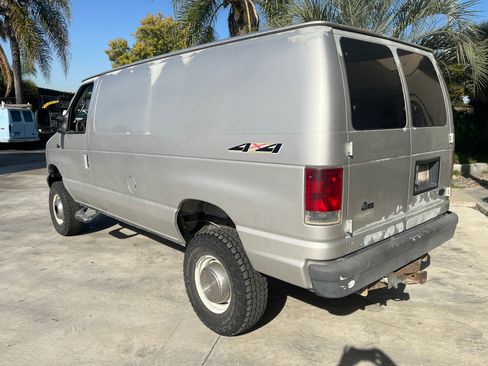 Used 2003 Ford E-350 and Econoline 350 image 7