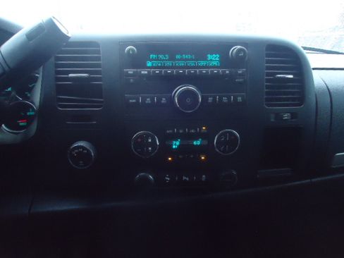 Used 2013 Chevrolet Silverado 1500 Z71 image 12