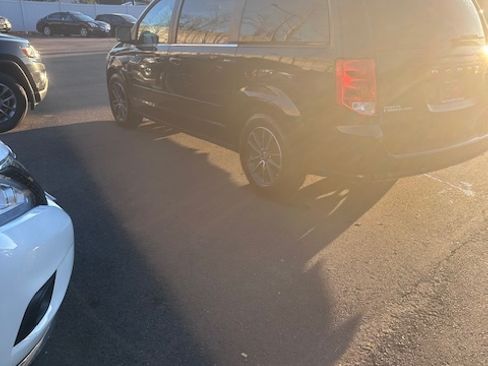Used 2016 Dodge Grand Caravan SXT image 5