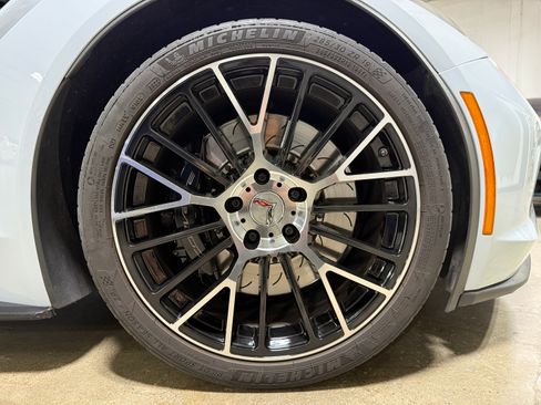 Used 2019 Chevrolet Corvette Grand Sport Coupe w/ 2LT RWD image 18