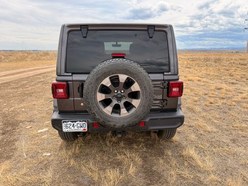 Used 2018 Jeep Wrangler 4WD Unlimited Sahara image 5